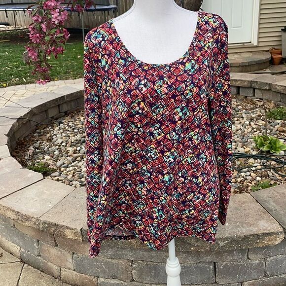 ✨LuLaRoe Floral Aztec Print Long Sleeve Lynnae Tunic Top - Picture 1 of 6